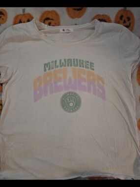 Milwaukee Brewers Womens Cream Graphic Tee